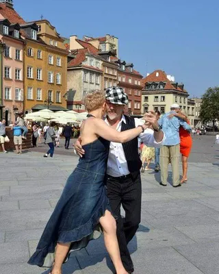Flash mob na Placu Zamkowym w Warszawie
